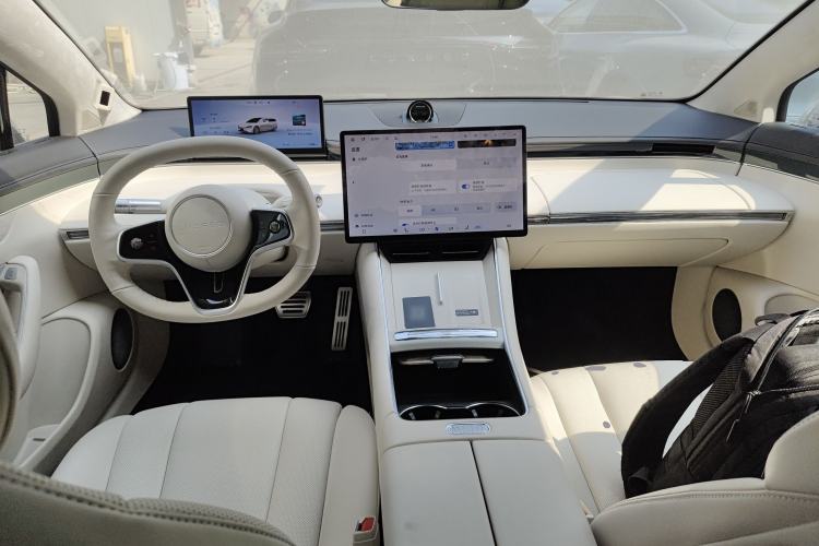 Used Hima Luxeed S7 2025 855 km Max
