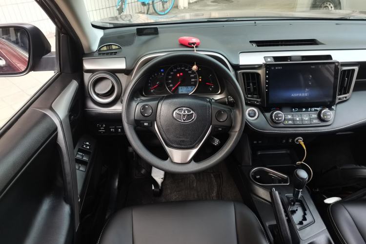 Used Toyota RAV4 2016 2.0L CVT Two-Wheel Drive Fashion Edition China V Standard
