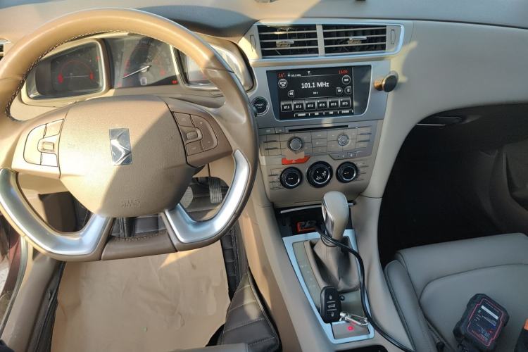 Used  5LS 2014 1.6T Luxury Edition THP160
