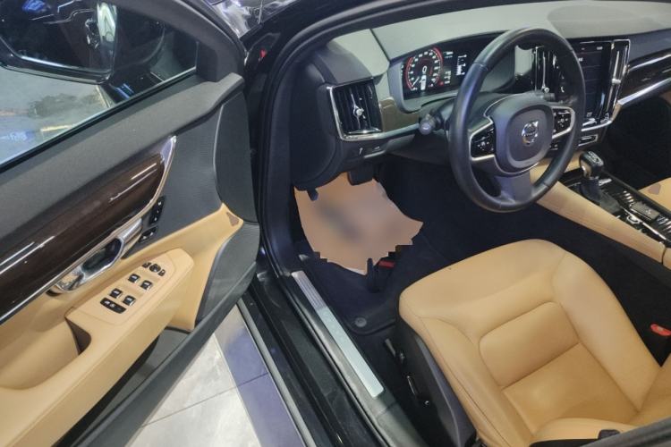 Used Volvo S90 2018 T4 Zhiyuan Edition
