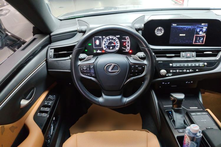 Used Lexus ES 2021 300h Deluxe Edition