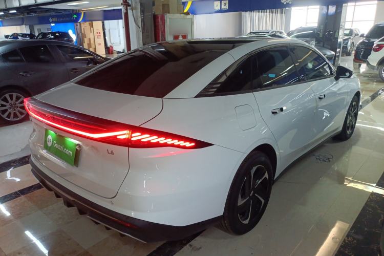 Used  L6 2023 125km MAX
