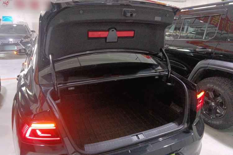 Used Volkswagen Magotan 2025 Zhongxiang Version 330TSI DSG Luxury Edition