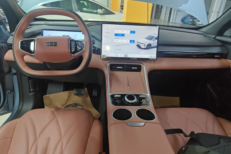 Used  L6 2025 EM-i 140km Starship Edition
