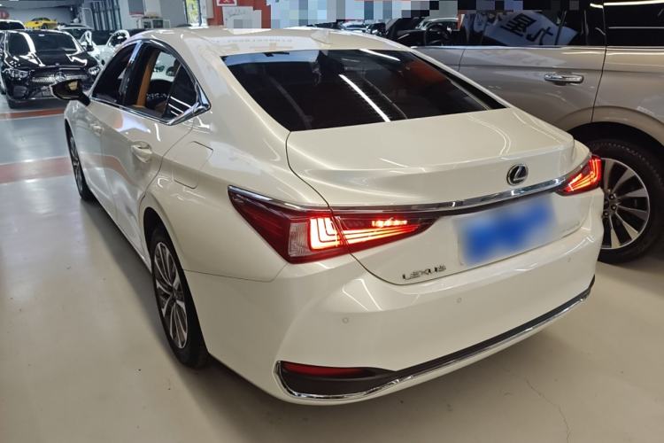 Used Lexus ES 2023 200 Excellence Edition
