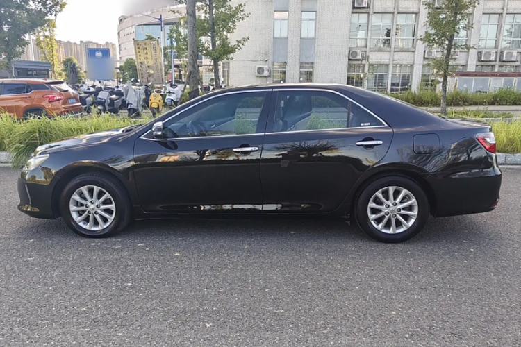 Used Toyota Camry 2016 2.0E 10th Anniversary Elite Edition
