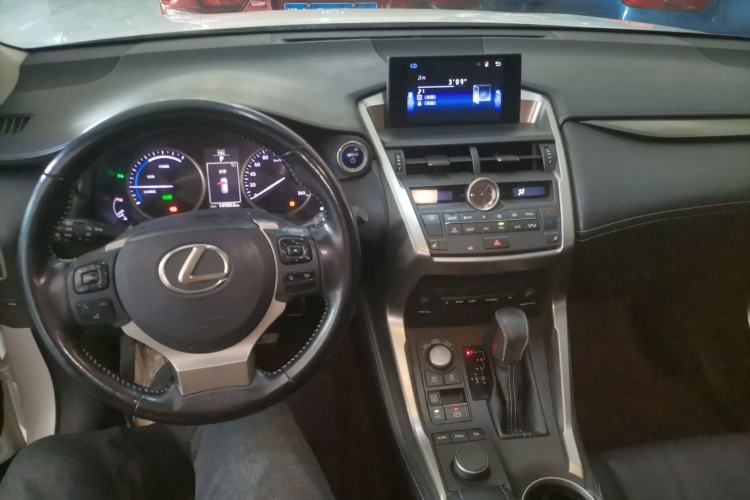 Used Lexus NX 2015 300h Front-Drive Fēngshàng Edition
