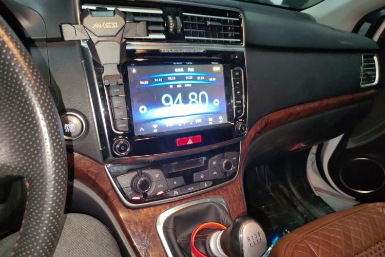 Used Haval H6 2015 Revised Version Sport Edition 1.5T Manual Transmission Two-Wheel Drive Elite Grade
