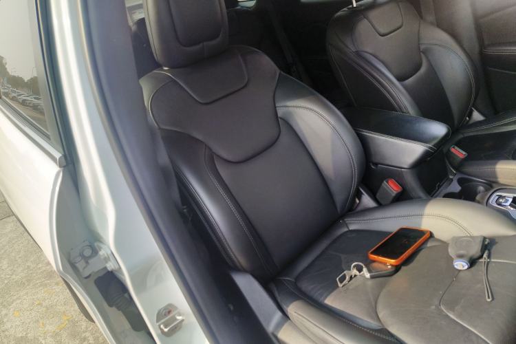 Used  Cherokee 2019 2.0T Two-Wheel Drive Smart Enjoyment Version China V
