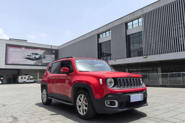 Used  Renegade 2018 Connected Large Screen Version 180TS Automatic High-Energy Edition
