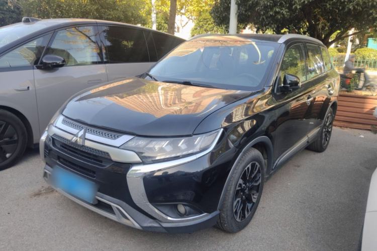 Used Mitsubishi Outlander 2019 2.4L 4x4 Zhi Xiang Edition 5 Seats China V Emission Standard
