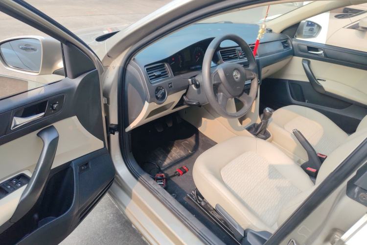 Used Skoda Rapid 2013 1.6L Manual Smart Selection Model
