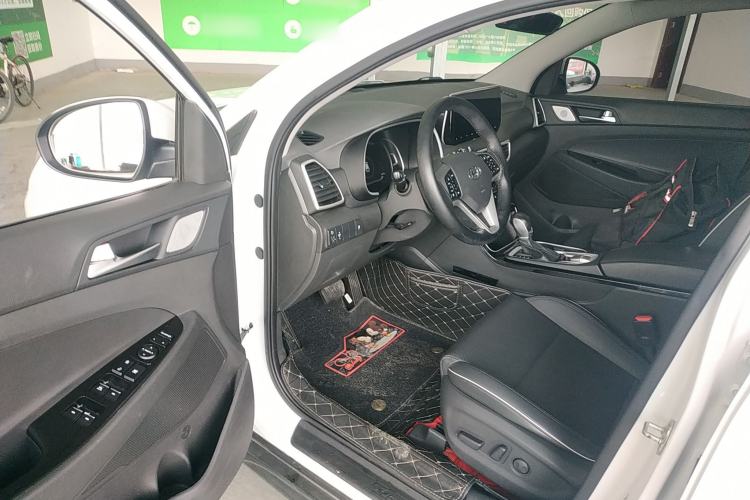 Used Hyundai Tucson 2019 280TGDi Dual-Clutch Two-Wheel Drive Fashion Edition China VI Standard