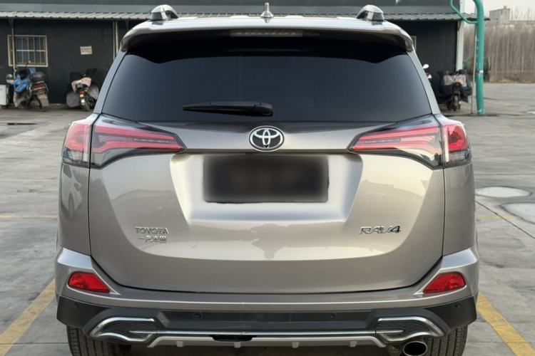 Used Toyota RAV4 2016 2.0L CVT Two-Wheel Drive Fashion Edition China V Standard
