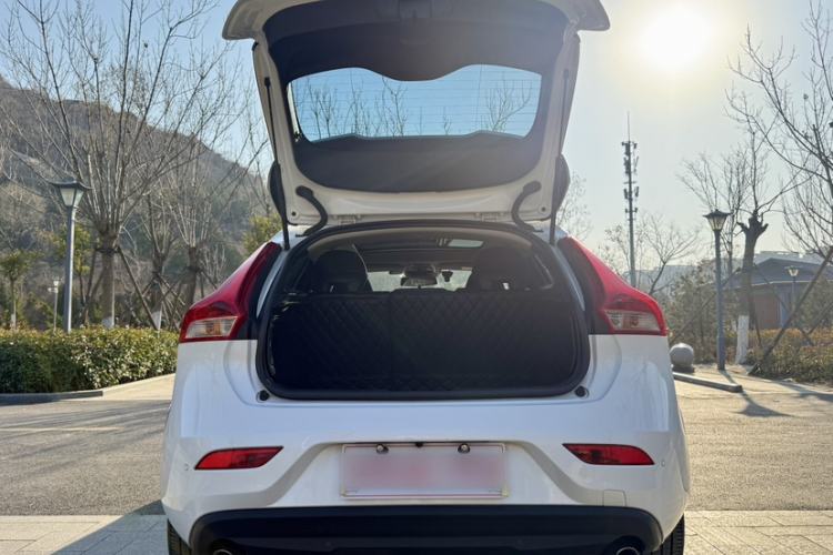 Used Volvo V40 2016 T3 Zhiyi Edition