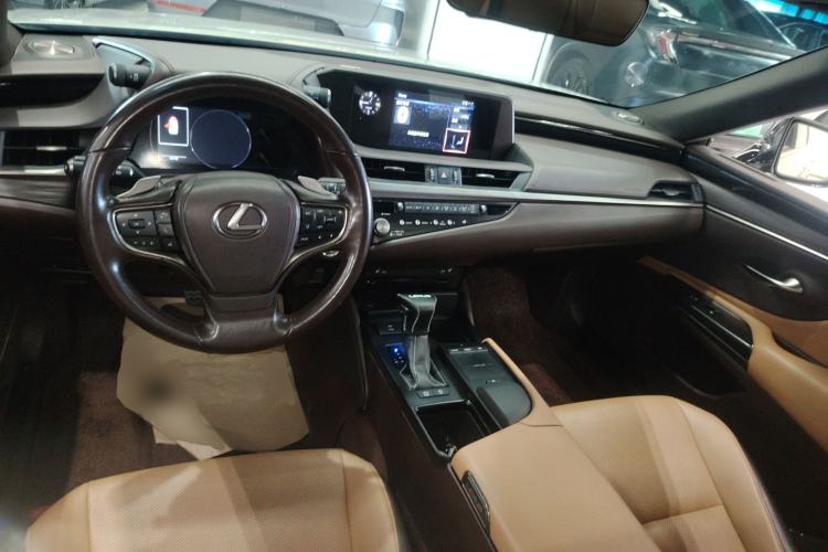 Used Lexus ES 2020 200 Excellence Edition
