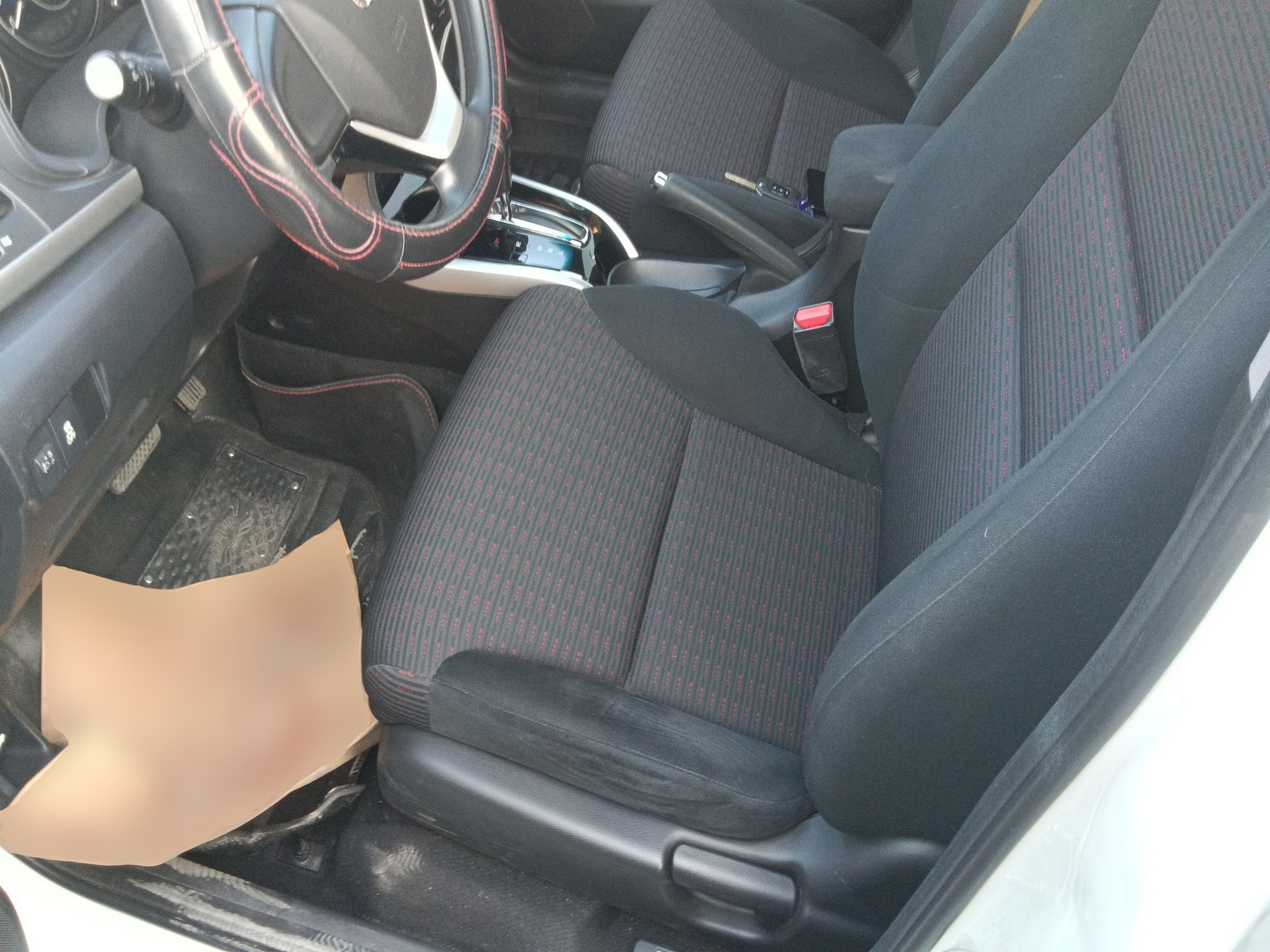 Переднее сиденье в автомобиле