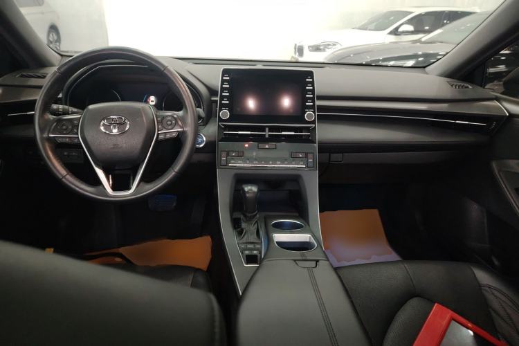 Used Toyota Avalon 2019 Dual-Engine 2.5L XLE Prestige Version China VI Standard

