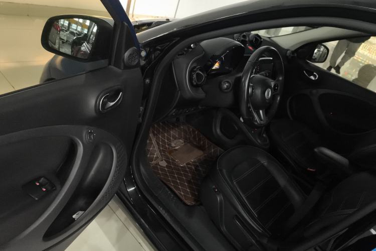 Used  forfour 2016 0.9T 66 kW Pioneer Edition