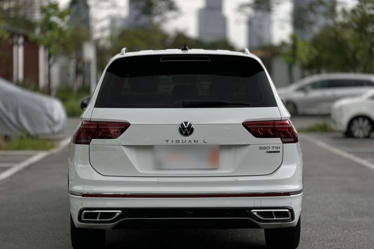 Used Volkswagen Tiguan L 2023 Facelift 380TSI Automatic All-Wheel Drive R-Line Flagship 7-Seater
