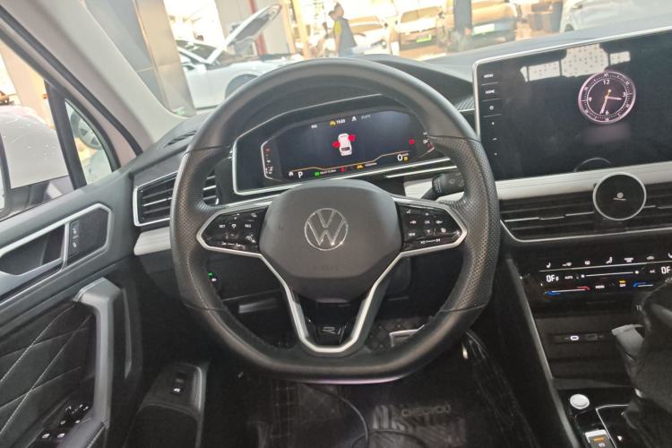 Used Volkswagen Tiguan L 2023 Facelifted 380TSI Automatic All-Wheel Drive R-Line Plus Version 7-Seater
