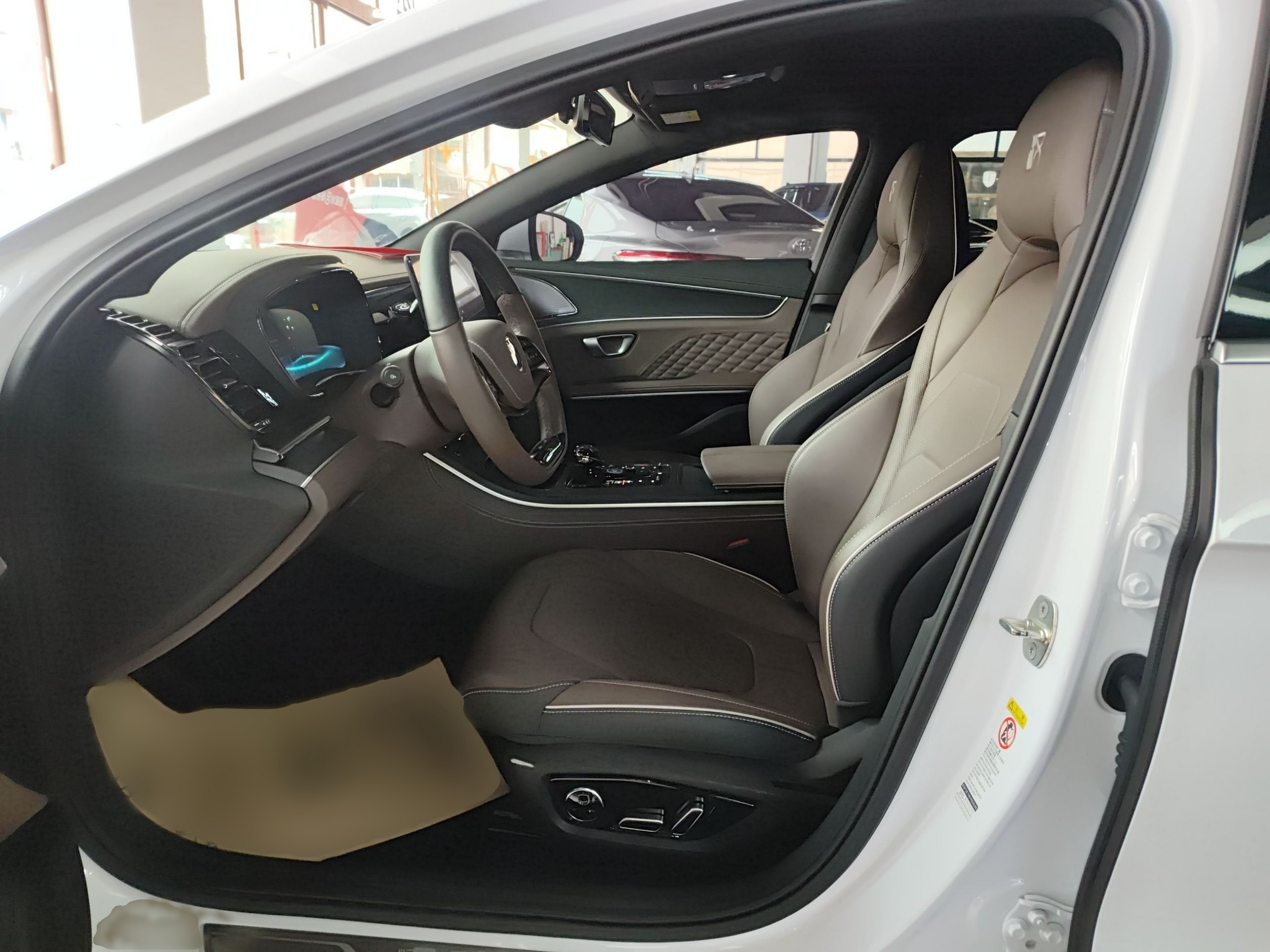 Переднее сиденье в автомобиле