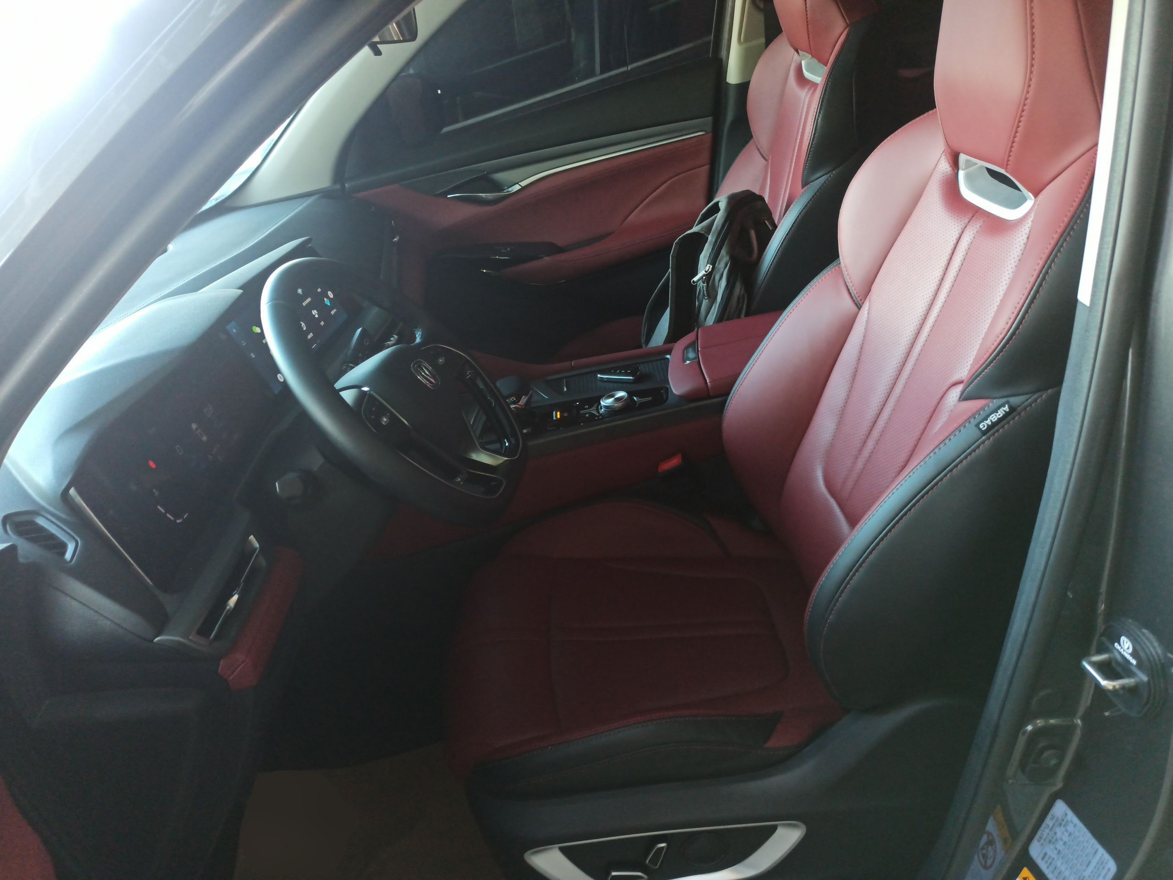 Переднее сиденье в автомобиле