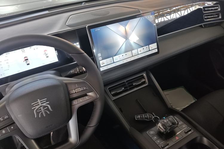 Used BYD Qin L 2025 DM-i Smart Drive 80KM Leading Model