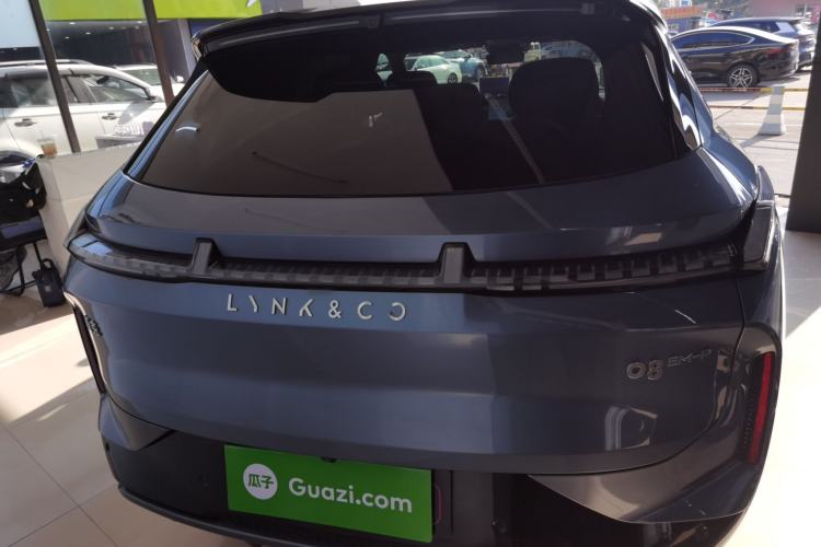 Used Lynk & Co 08 EM-P 2025 220 km All-Wheel-Drive Performance Halo
