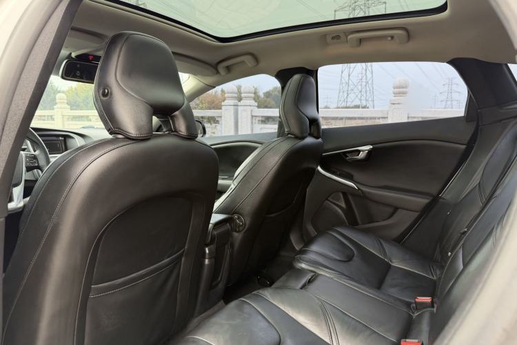 Used Volvo V40 2014 2.0T Zhiya Edition
