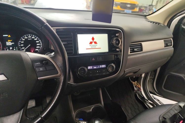 Used Mitsubishi Outlander 2013 2.4L 4x4 Luxury Navigation Edition 5 Seats
