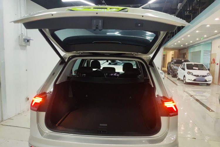 Used Volkswagen Tiguan L 2023 Restyled 330TSI Automatic Two-Wheel Drive R-Line Enhanced Comfort Version