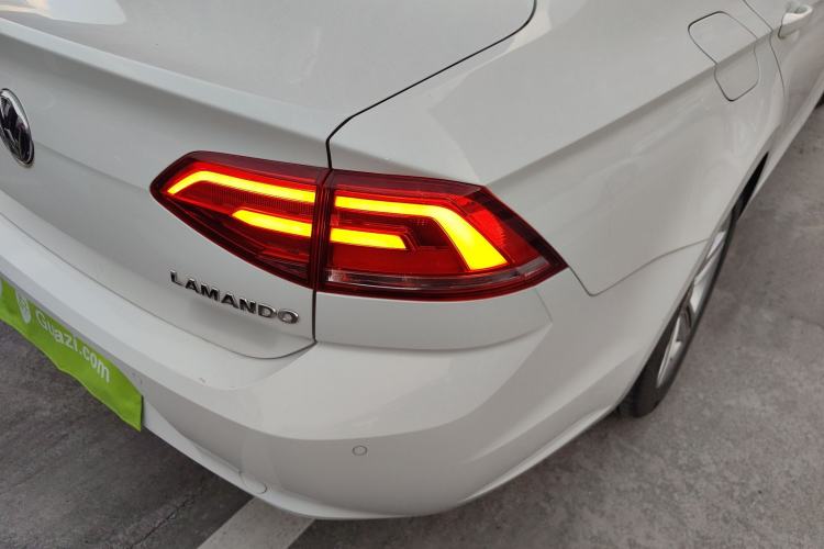 Used Volkswagen Lamando 2015 280TSI DSG Comfort Edition
