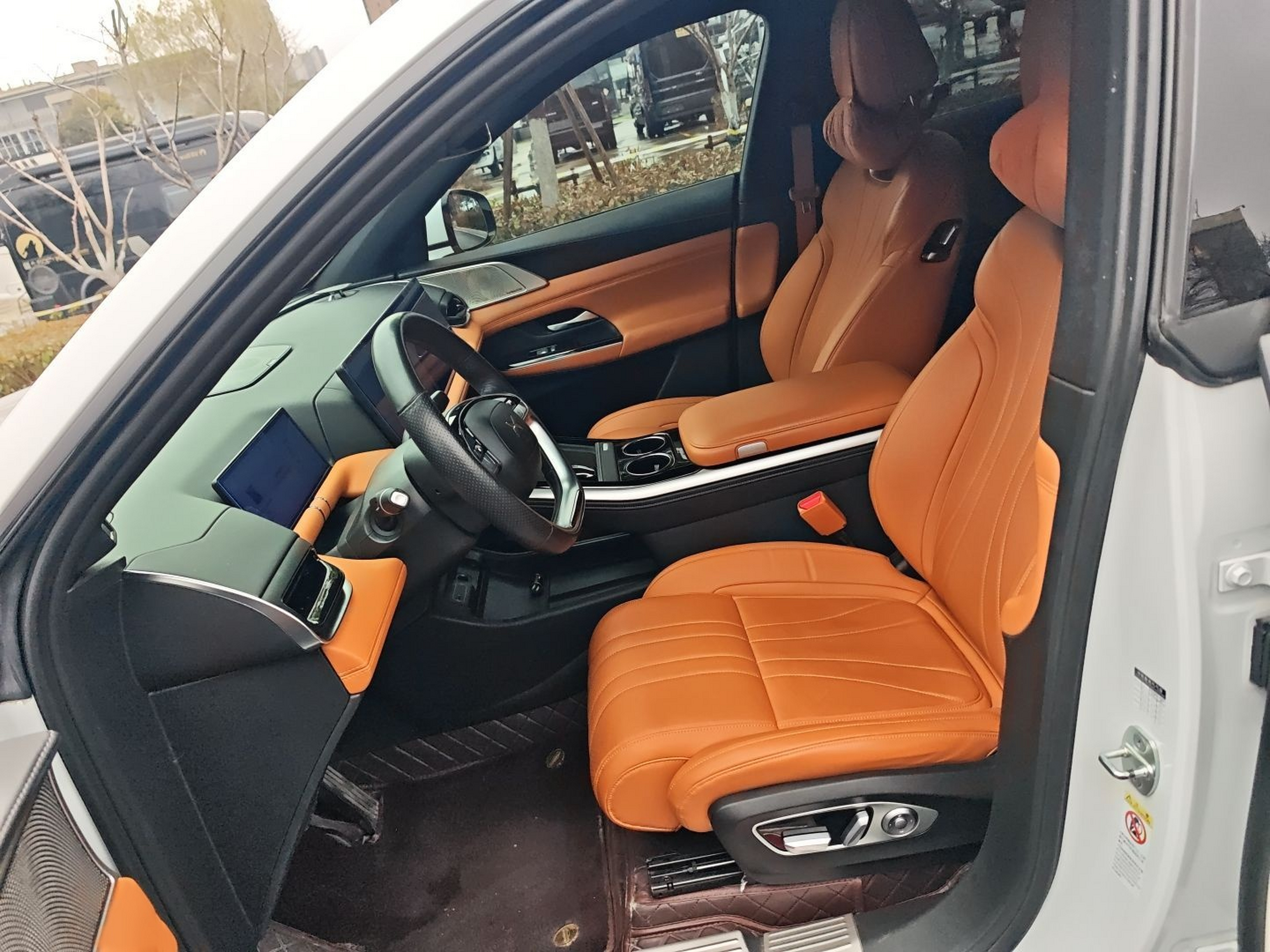 Переднее сиденье в автомобиле