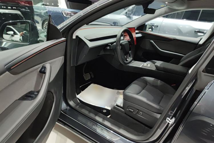 Used Tesla Model Y 2025 Rear-Wheel-Drive Version
