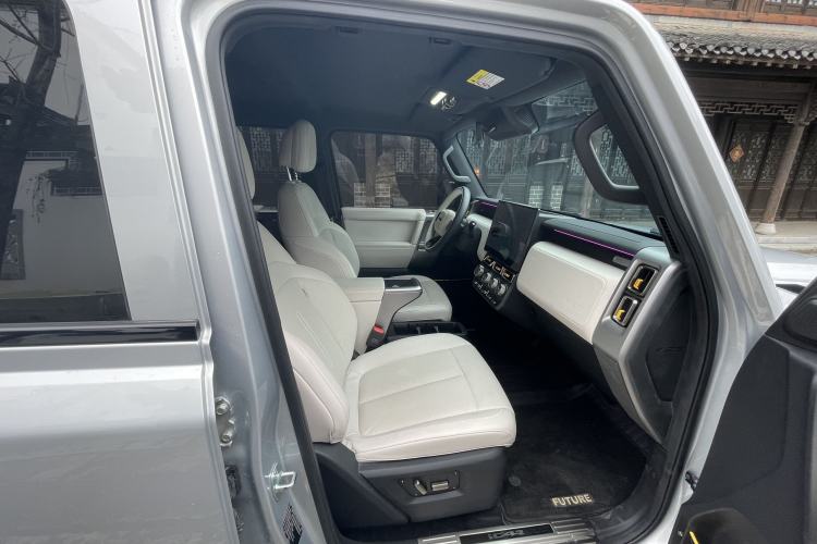 Used  V23 2025 401 Two-Wheel Drive Intelligent Driving Version
