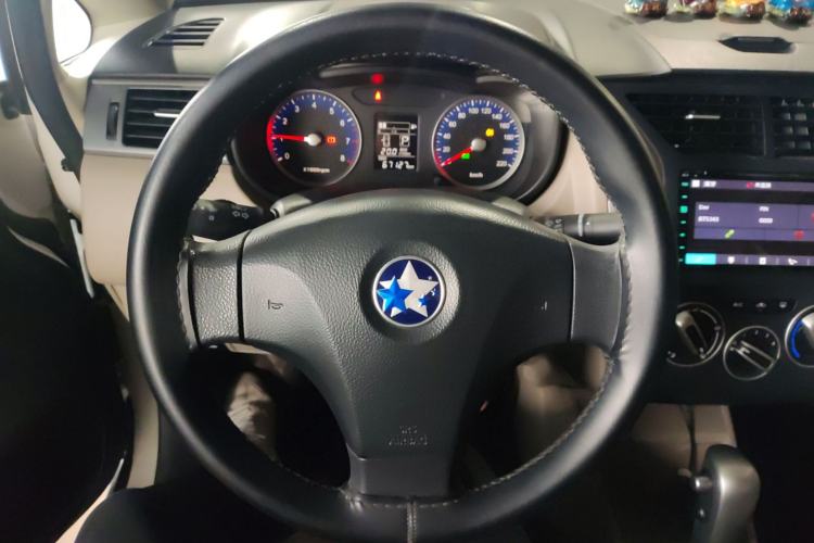 Used Venucia R50 2015 1.6L Automatic Fashion Edition