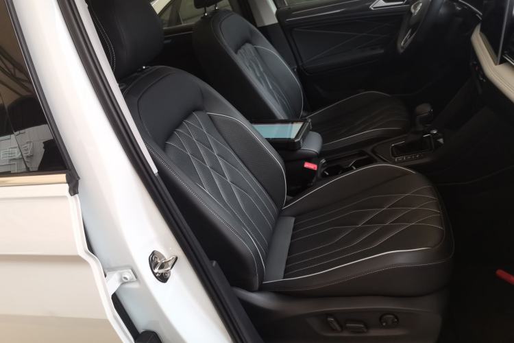 Used Volkswagen Tiguan L 2024 330TSI Automatic Two-Wheel Drive R-Line Enhanced Edition
