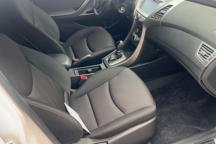 Used Hyundai Elantra (5th Generation / Langdong) 2016 1.6L Automatic Smart Version
