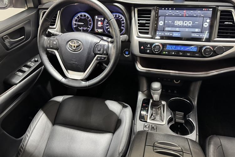 Used Toyota Highlander 2018 2.0T Four-Wheel Drive Luxury Edition 7 Seats China V Emission Standard
