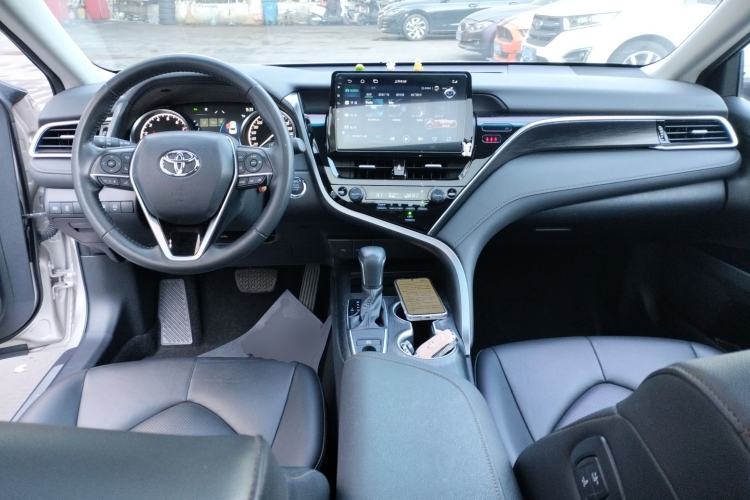 Used Toyota Camry 2021 2.0G Luxury Edition
