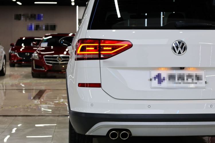 Used Volkswagen Touran 2018 Volkswagen Touran L 280TSI DSG Boundary Edition 7 Seats China VI Standard
