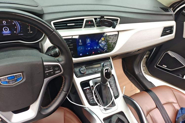 Used Geely Auto Emgrand X7 Sport 2018 1.8TD Automatic Two-Wheel Drive ZhiZun Model with 4G Connectivity
