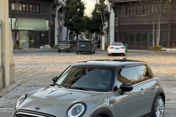 Used  MINI 2022 1.5T COOPER Classic Edition
