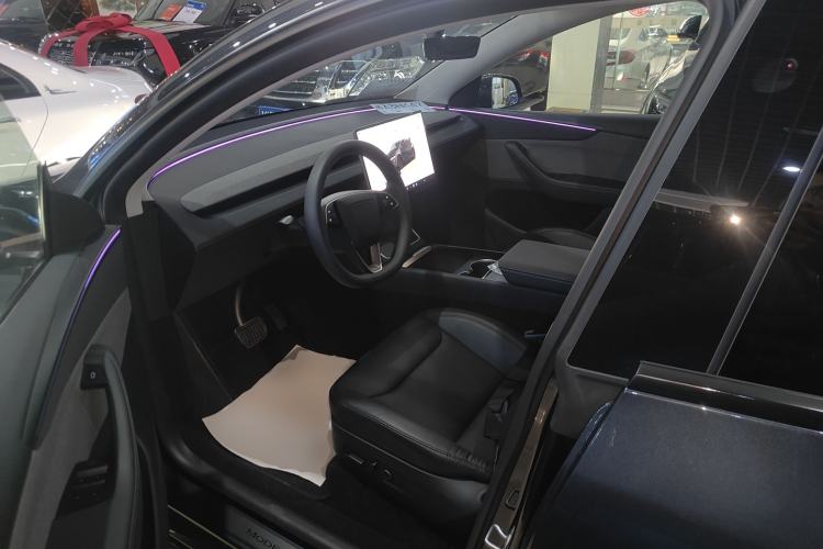 Used Tesla Model Y 2025 Rear-Wheel-Drive Version
