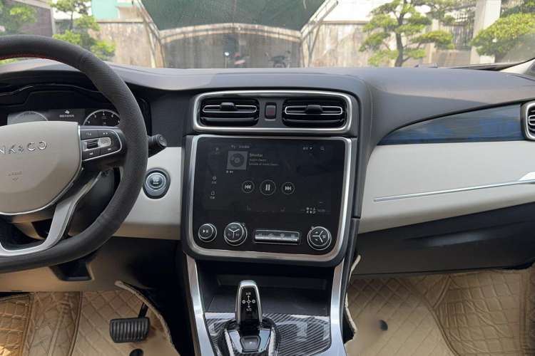 Used Lynk & Co 01 2017 2.0T Two-Wheel Drive Zhaopu Version
