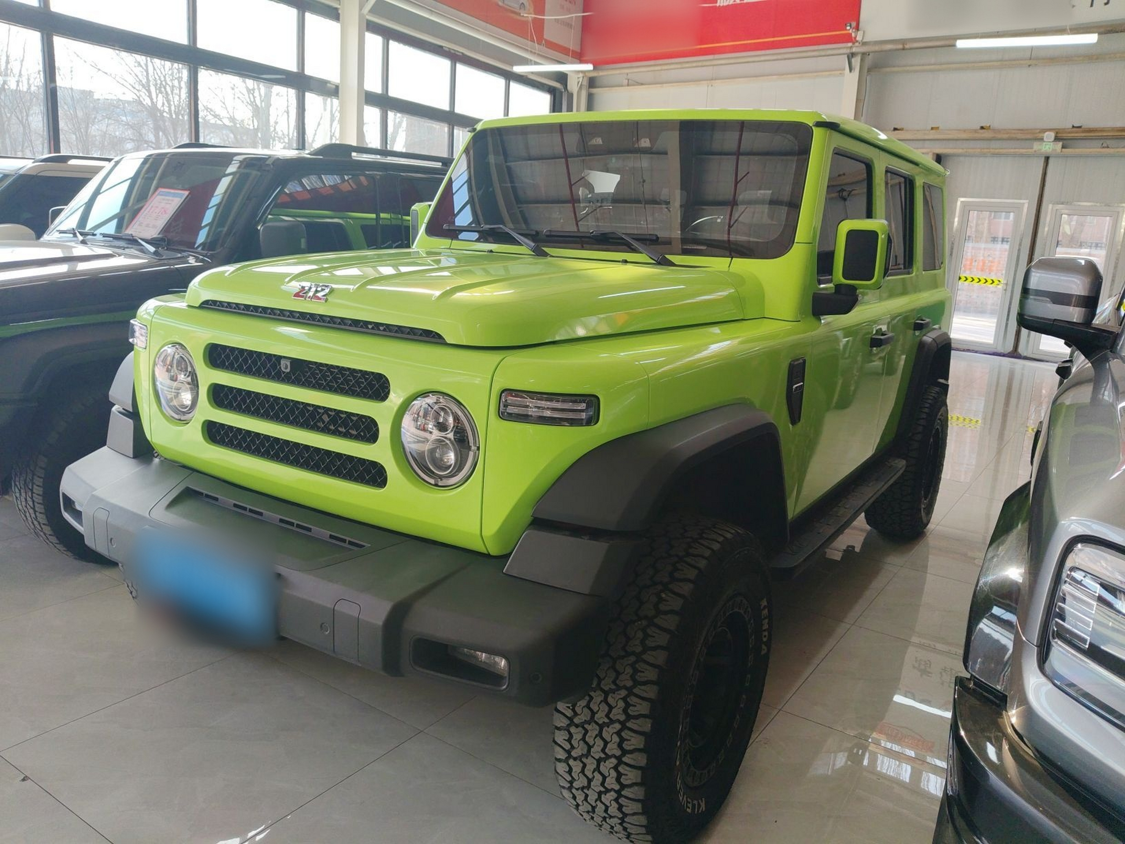 تحت مقدمة السيارة