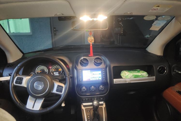 Used  Compass 2014 Revised Version 2.4L Four-Wheel Drive Luxury Navigation Edition
