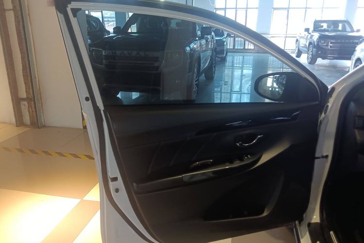 Used Toyota YARiS L 2022 X-Trail 1.5L CVT Luxury PLUS Edition
