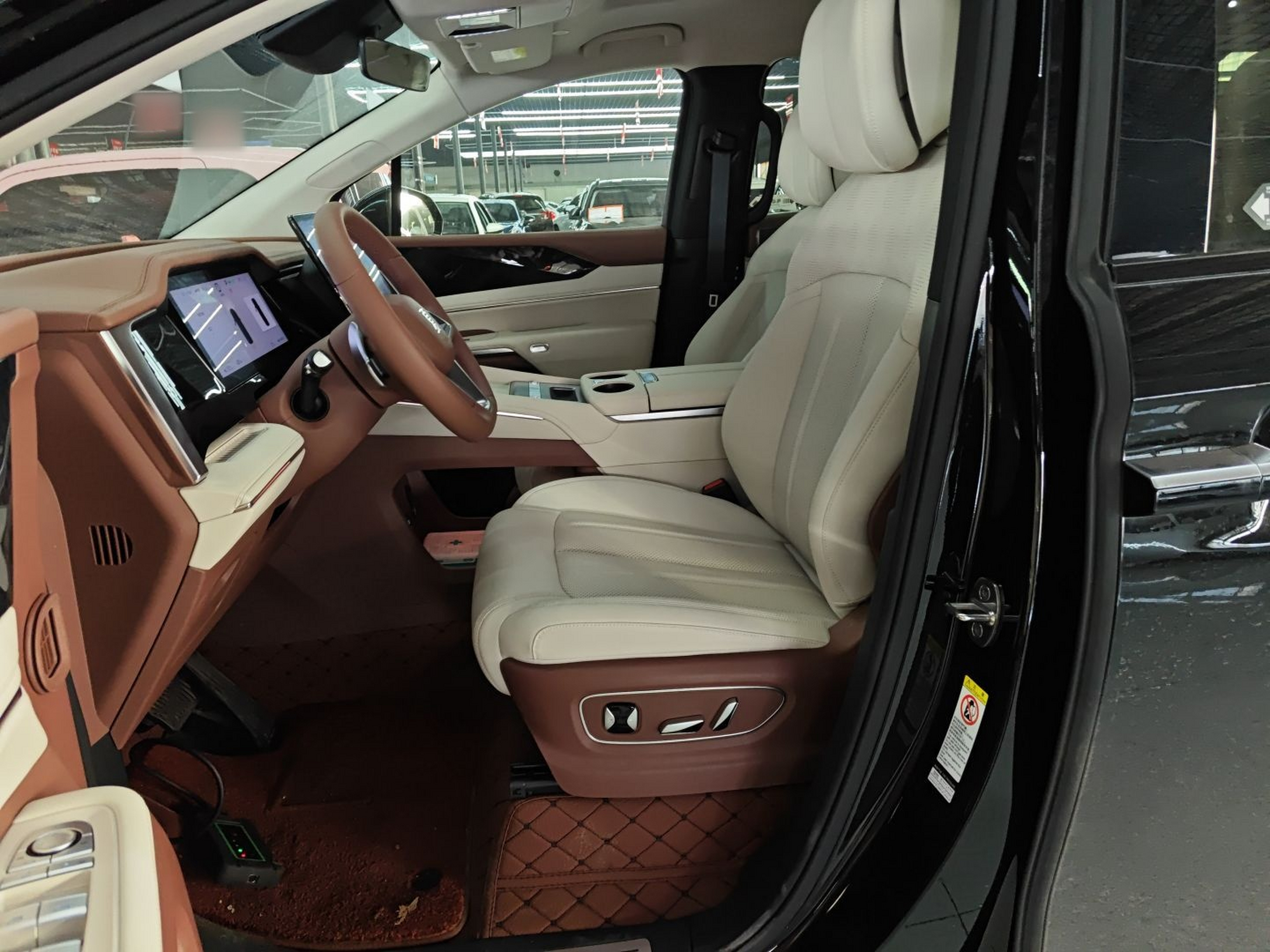 Переднее сиденье в автомобиле